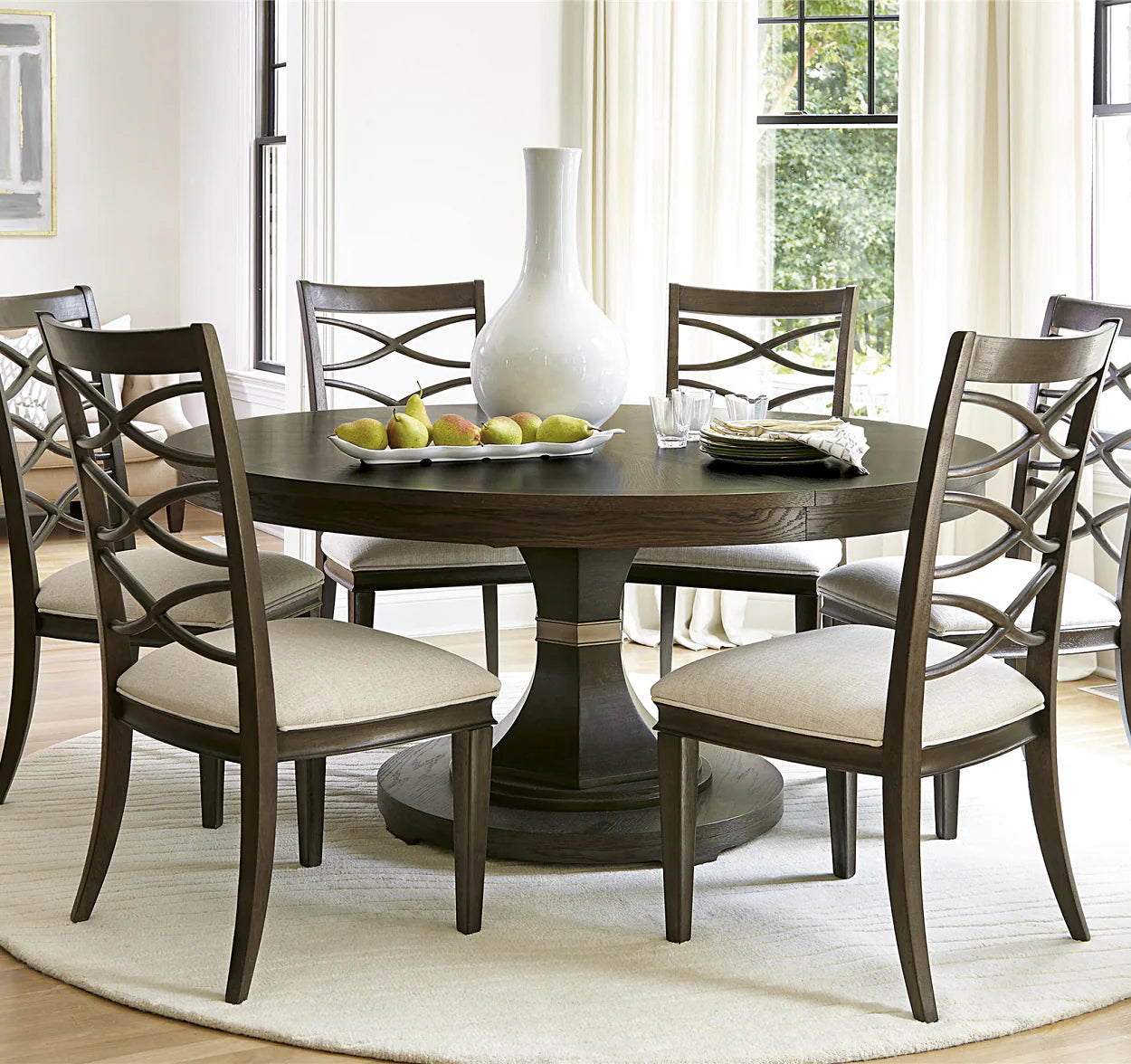 Maximizing Comfort and Style: Small Space Dining Solutions for Cozy Apartments