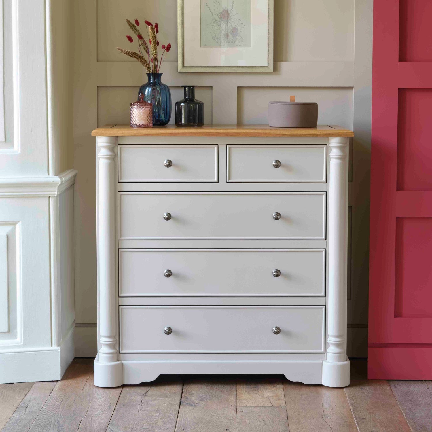 Choosing the Perfect Chest of Drawers for Your Bedroom: A Comprehensive Guide